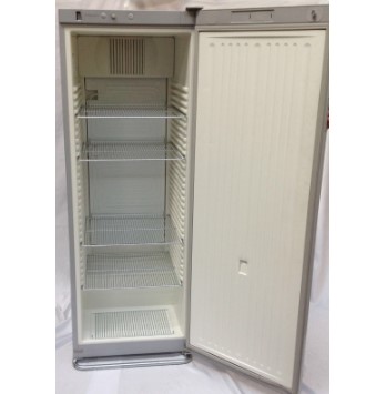 Kühlschrank-Miete NR.__________________
H 160cm B 60cm T 62cm, mit 4 Gitterrost